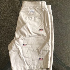 Vineyard vines embroidered whale shorts size 34